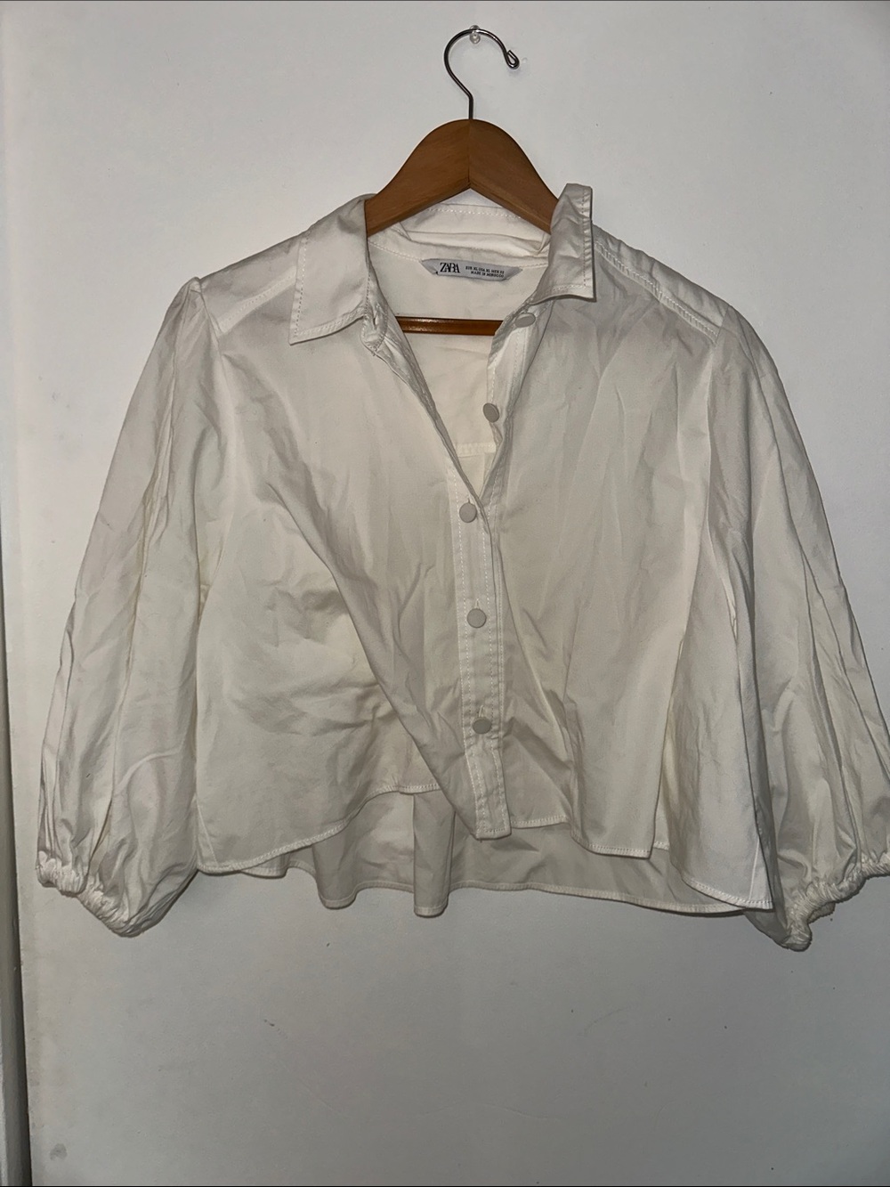 Zara White Cropped Button-Down Shirt with Balloon Sleeves